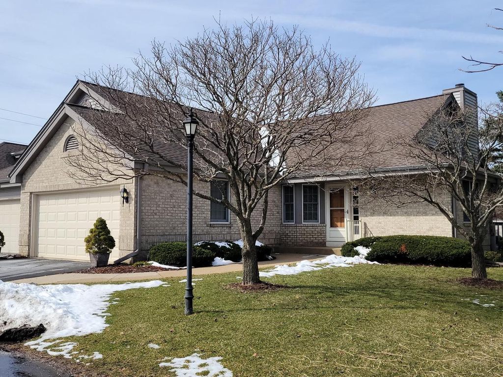 Photo of 1925 Springbrook N #D, Waukesha, WI 53186 (MLS # 1954743)