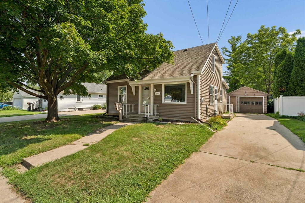 Photo of 1820 Alaska STREET, Oshkosh, WI 54902 (MLS # 50331129)