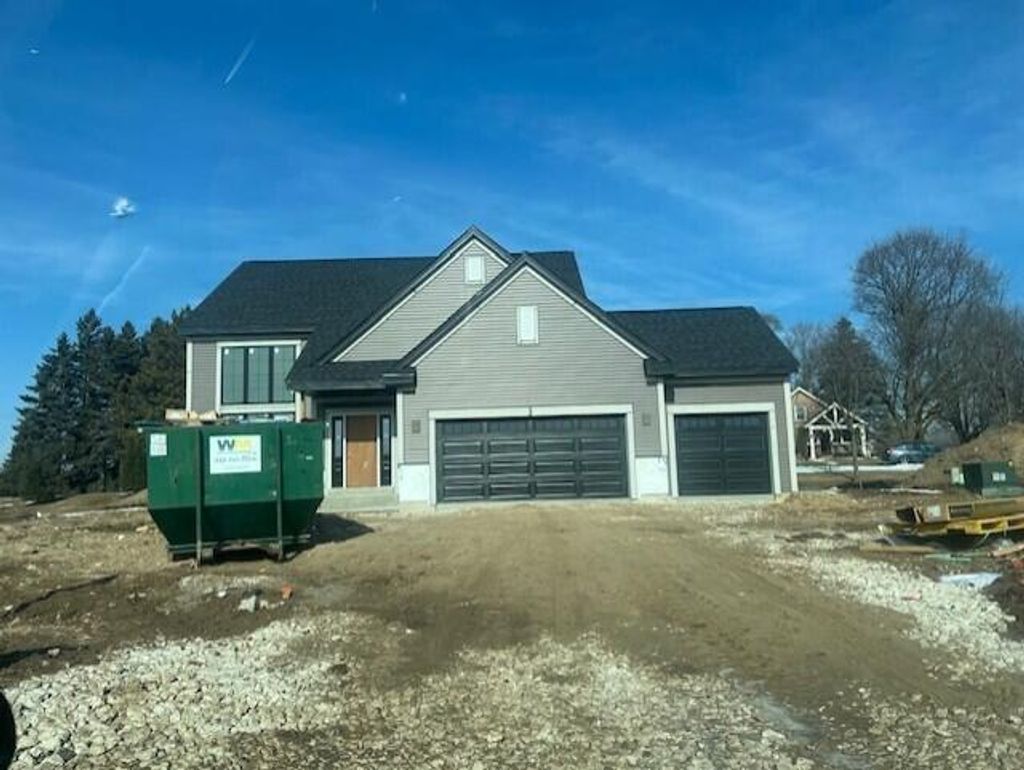 Photo of W251N2459 Valleyview CIRCLE, Pewaukee, WI 53072 (MLS # 1939824)