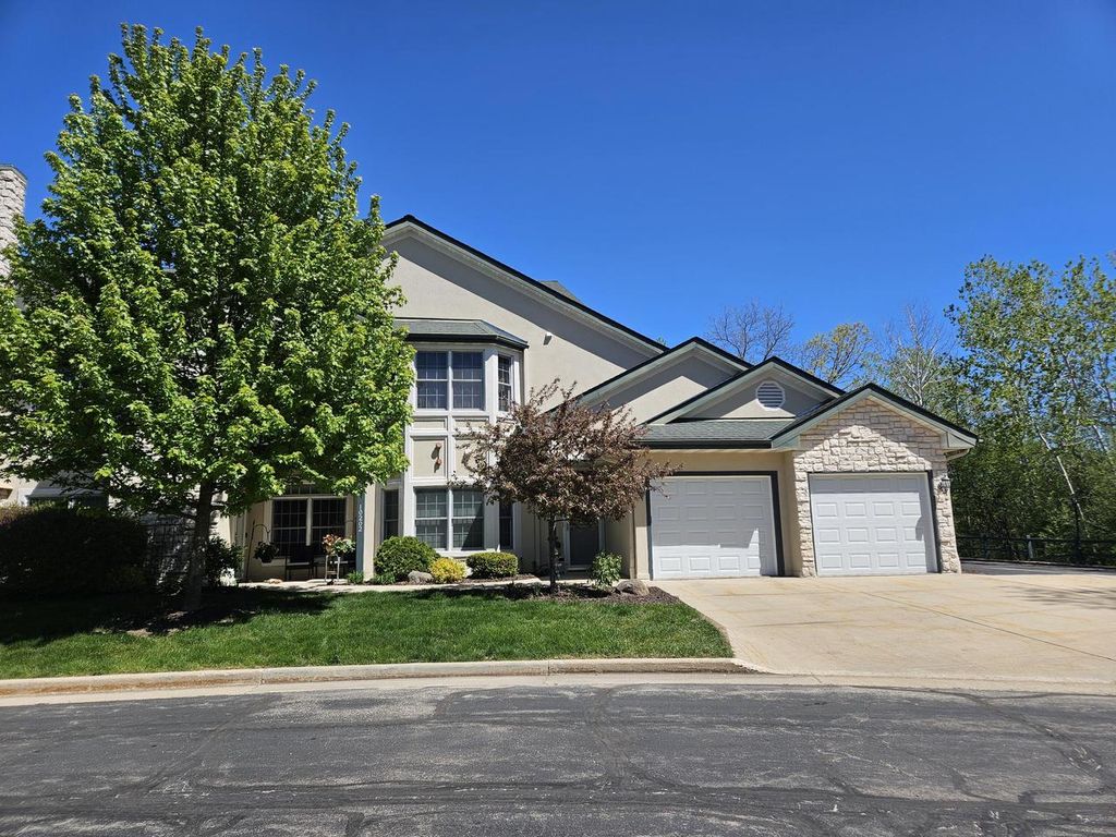 Photo of 10210 W Deerwood LANE, Franklin, WI 53132 (MLS # 1962017)