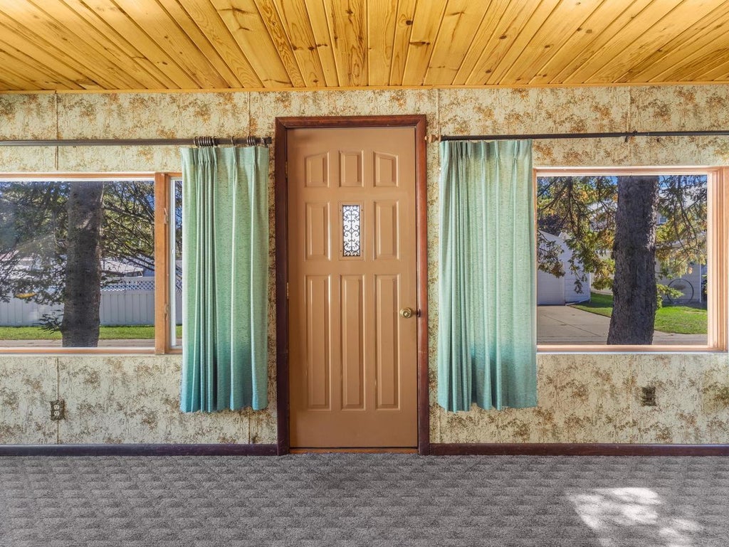 Photo of 61 State STREET, Marinette, WI 54143 (MLS # 50333778)