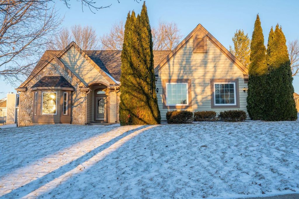 Photo of 1115 Riverway COURT, Pewaukee, WI 53072 (MLS # 1947707)