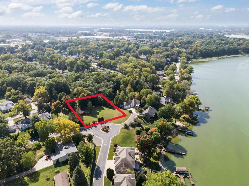 Photo of 10 Embrey COURT, Appleton, WI 54915 (MLS # 50315895)