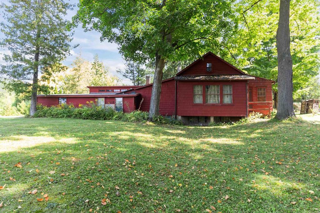 Photo of 10 Embrey COURT, Appleton, WI 54915 (MLS # 50315895)