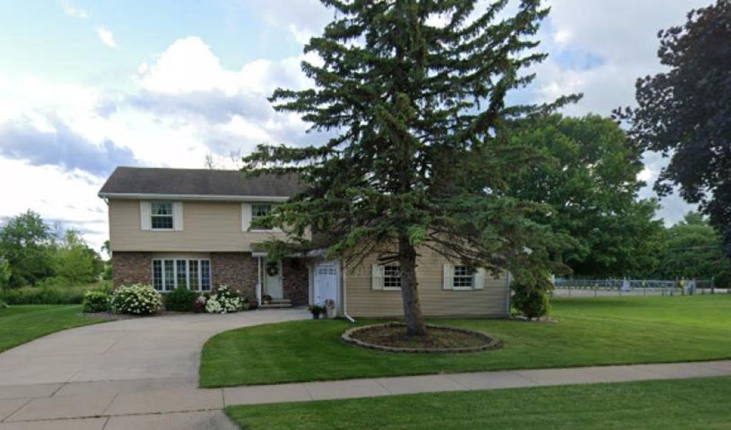 Photo of 1211 Park Ridge AVENUE, Oshkosh, WI 54901 (MLS # 50320829)
