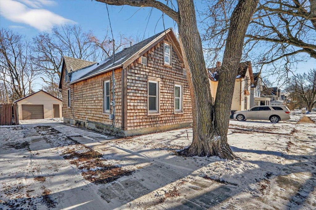 Photo of 1015 Bluff STREET, Beloit, WI 53511 (MLS # 2015790)