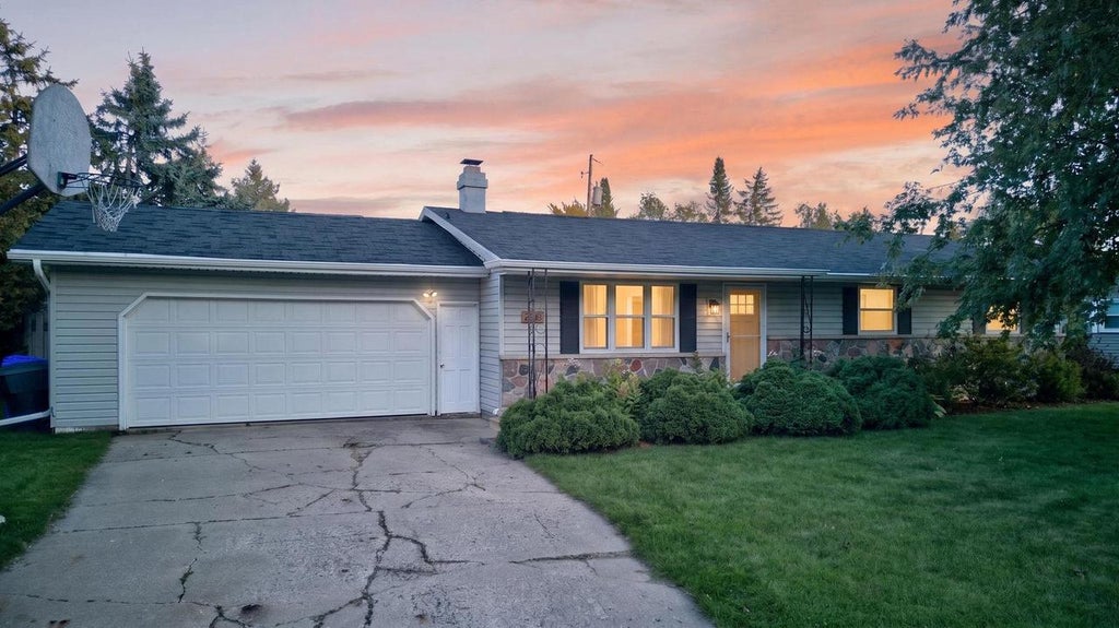 Photo of 2516 N Summit STREET, Appleton, WI 54914 (MLS # 50333222)