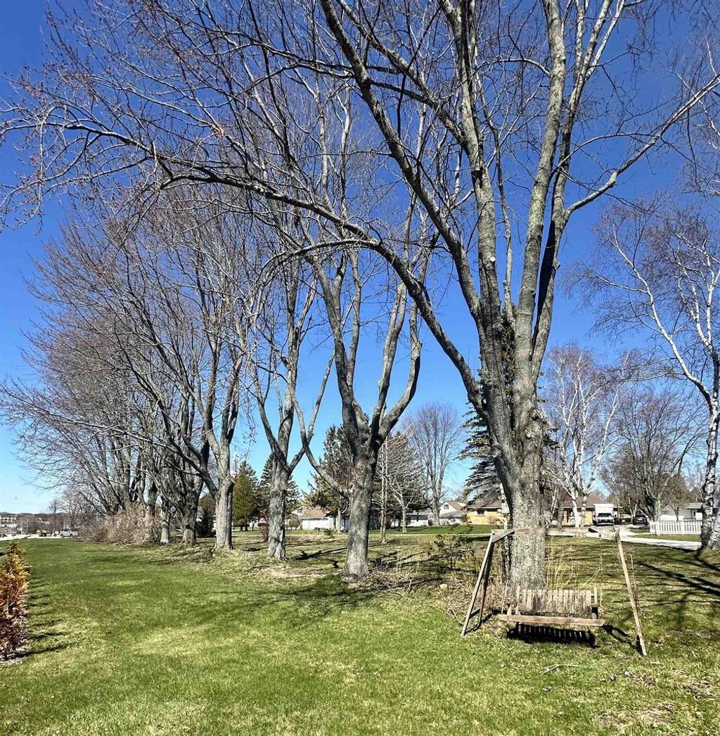 Photo of 216 Lakeview DRIVE, Algoma, WI 54201 (MLS # 50324679)