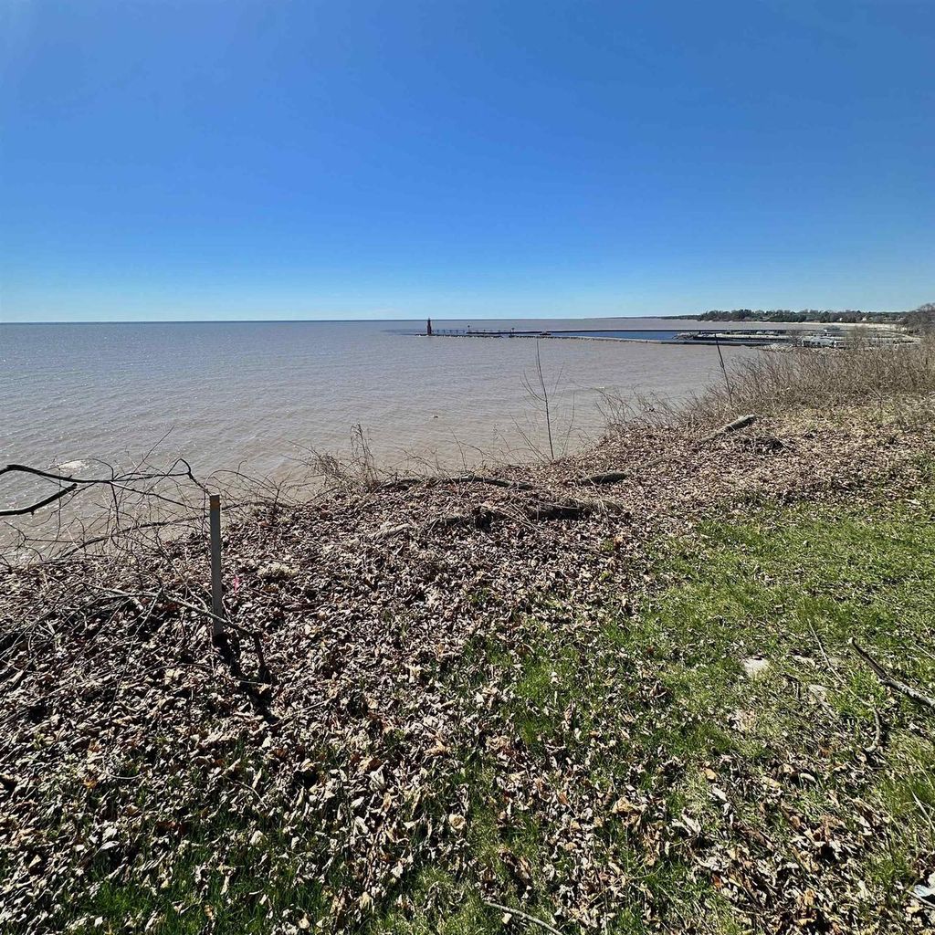 Photo of 216 Lakeview DRIVE, Algoma, WI 54201 (MLS # 50324679)