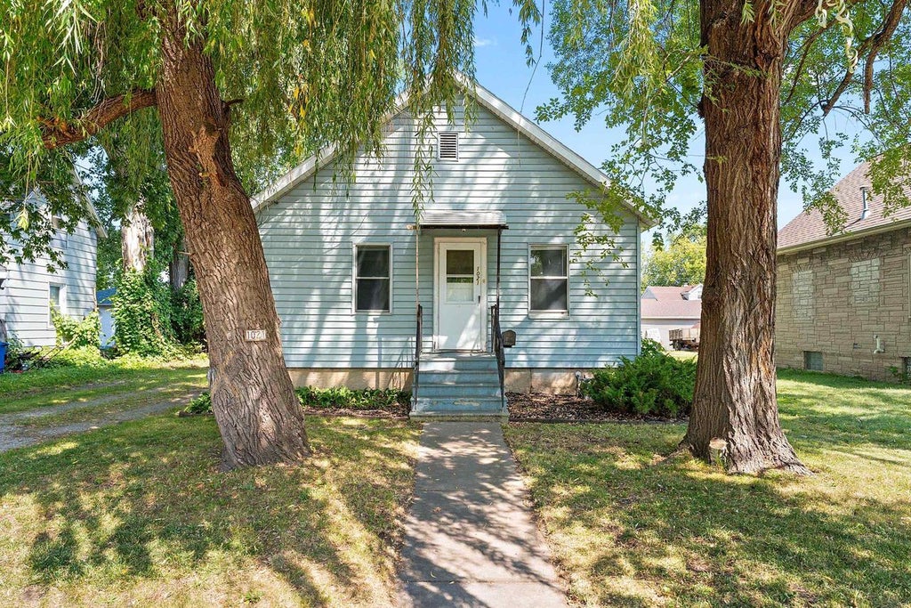 Photo of 1021 Klaus STREET, Green Bay, WI 54302 (MLS # 50332903)