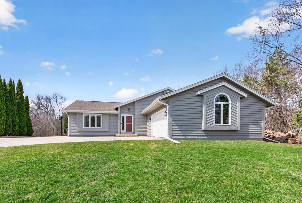 Photo of 539 Beechwood DRIVE, Cedarburg, WI 53012 (MLS # 1955965)