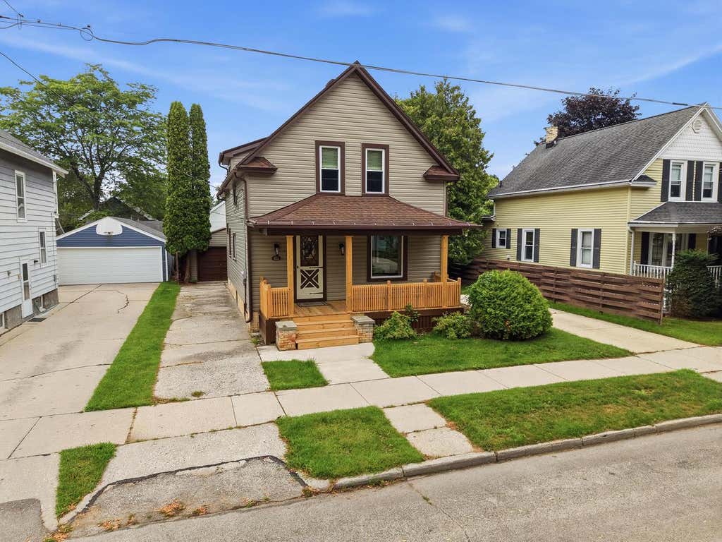 Photo of 851 N 10th STREET, Manitowoc, WI 54220 (MLS # 1975747)