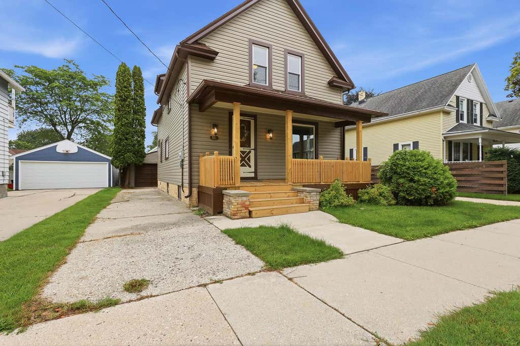 Photo of 851 N 10th STREET, Manitowoc, WI 54220 (MLS # 1975747)
