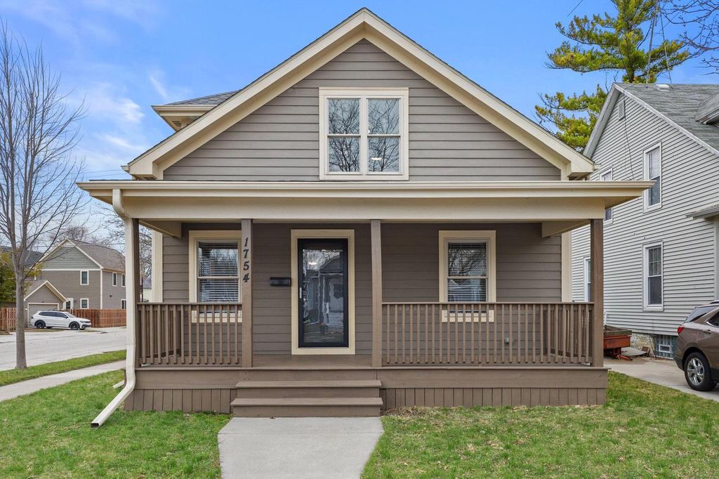 Photo of 1754 Villa STREET, Racine, WI 53403 (MLS # 1957067)