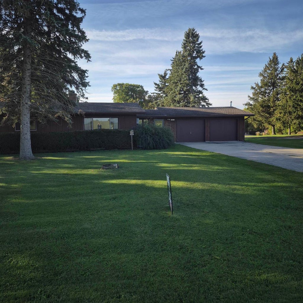 Photo of W10617 Blackhawk TRAIL, Fox Lake, WI 53933 (MLS # 2025761)