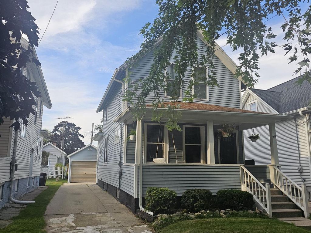 Photo of 614 Huron STREET, Manitowoc, WI 54220 (MLS # 1934413)