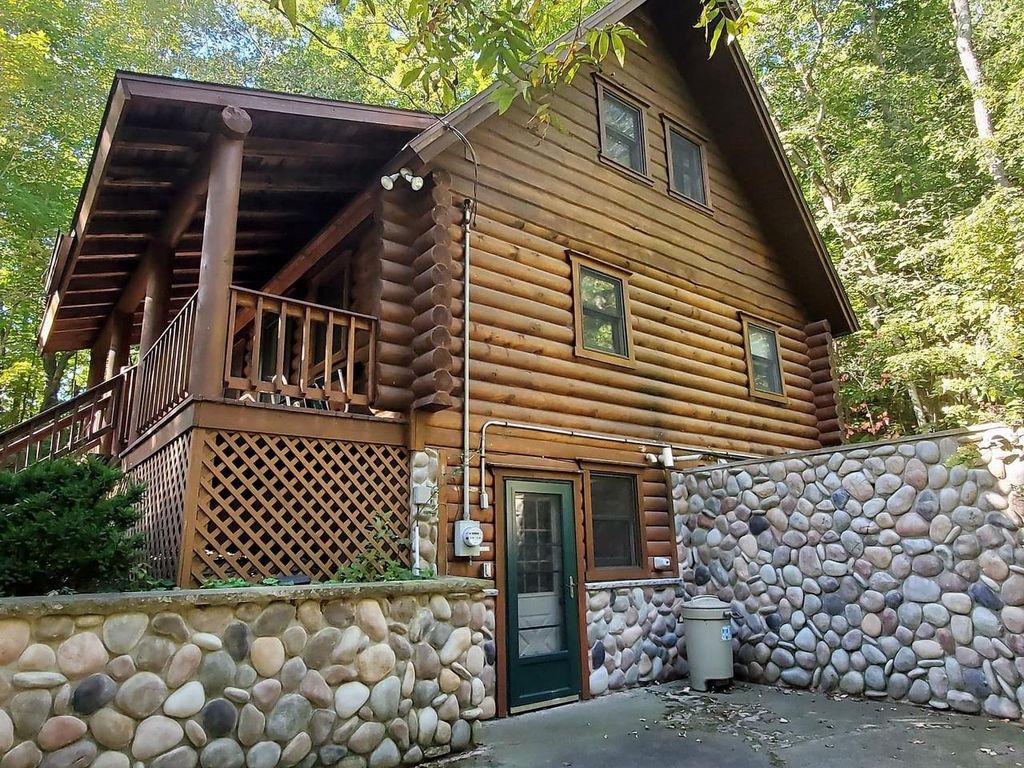 Photo of 1919 N Summit AVENUE #10B, Milwaukee, WI 53202 (MLS # 1944420)