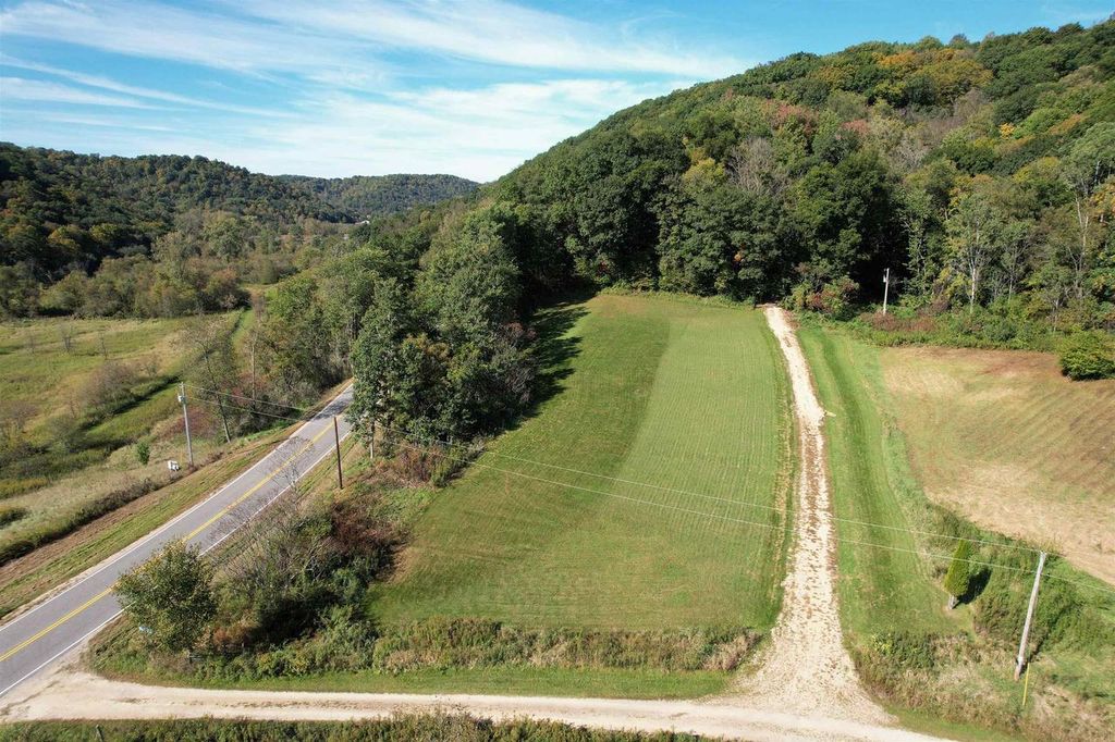 Photo of 1919 N Summit AVENUE #10B, Milwaukee, WI 53202 (MLS # 1944420)