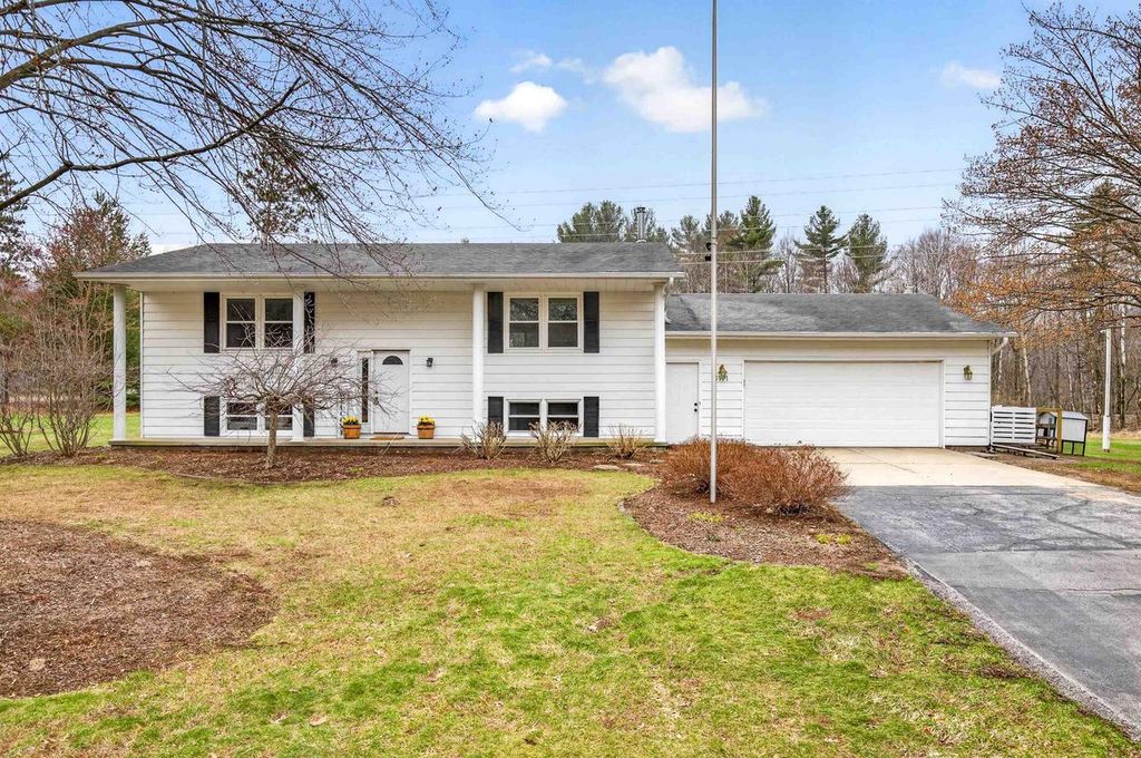 Photo of 4171 St Francis Park DRIVE, Green Bay, WI 54313 (MLS # 50323745)