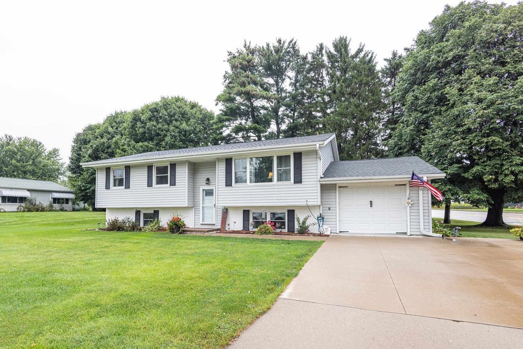 Photo of 107 W Bryan STREET, Cuba City, WI 53807 (MLS # 2032348)