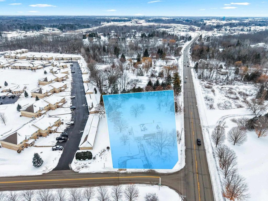 Photo of 793 Fredrick COURT, Green Bay, WI 54313 (MLS # 50319123)