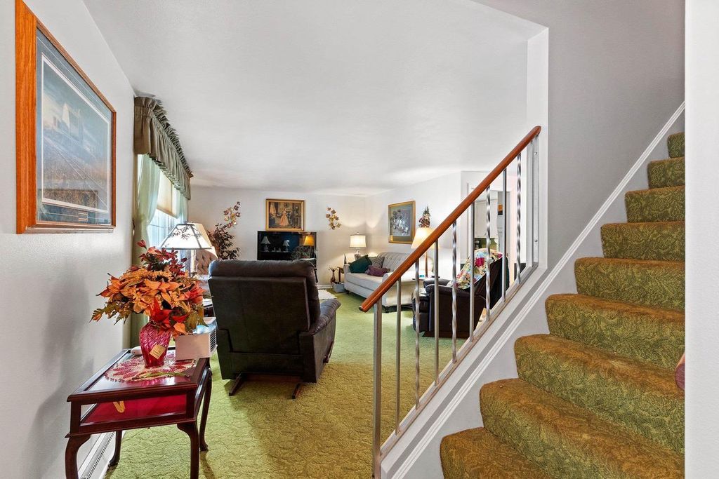 Photo of 793 Fredrick COURT, Green Bay, WI 54313 (MLS # 50319123)