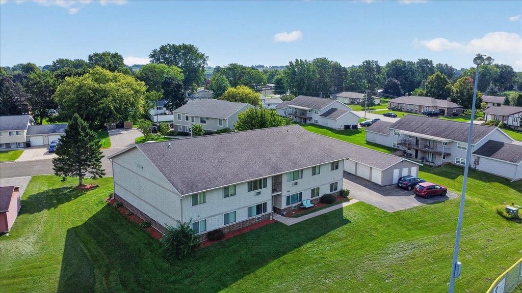 Photo of 206 Danbury COURT, Deforest, WI 53532 (MLS # 2033065)