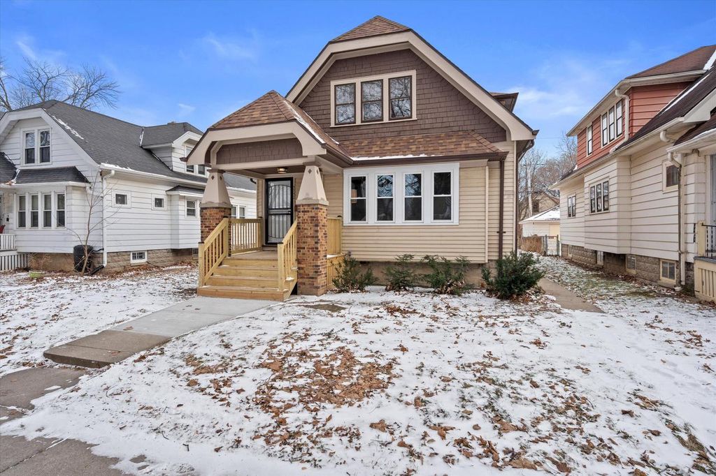 Photo of 5352 N 39th STREET #5352A, Milwaukee, WI 53209 (MLS # 1946208)