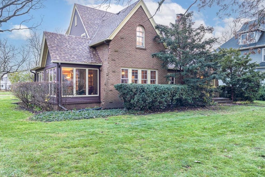 Photo of 1121 W Finn PLACE, Milwaukee, WI 53206 (MLS # 1947278)