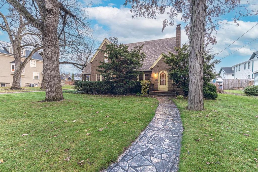 Photo of 1121 W Finn PLACE, Milwaukee, WI 53206 (MLS # 1947278)