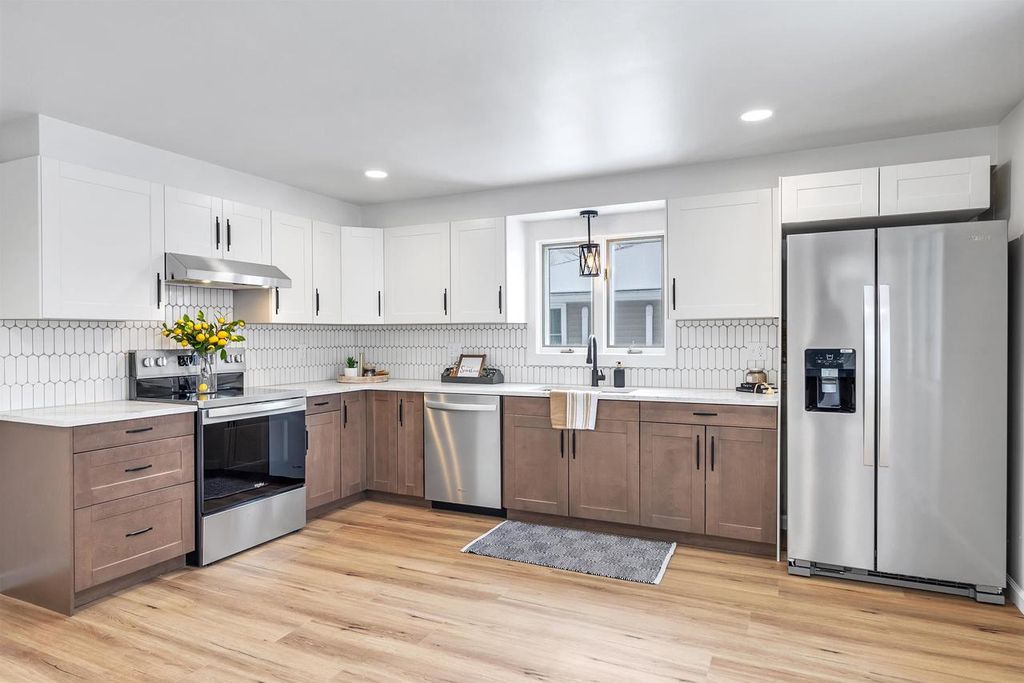 Photo of 1133 Cardinal LANE, Green Bay, WI 54313 (MLS # 50320278)