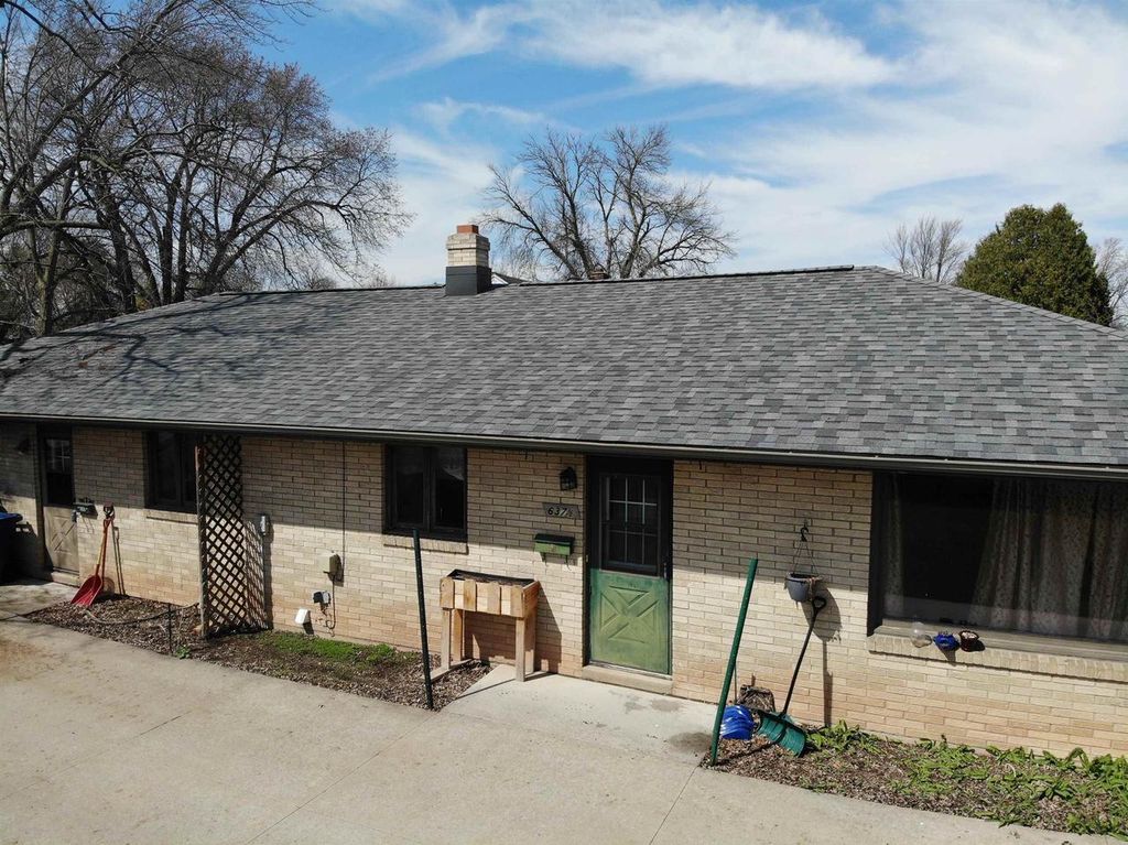 Photo of 637 State STREET, Menasha, WI 54952 (MLS # 50323886)