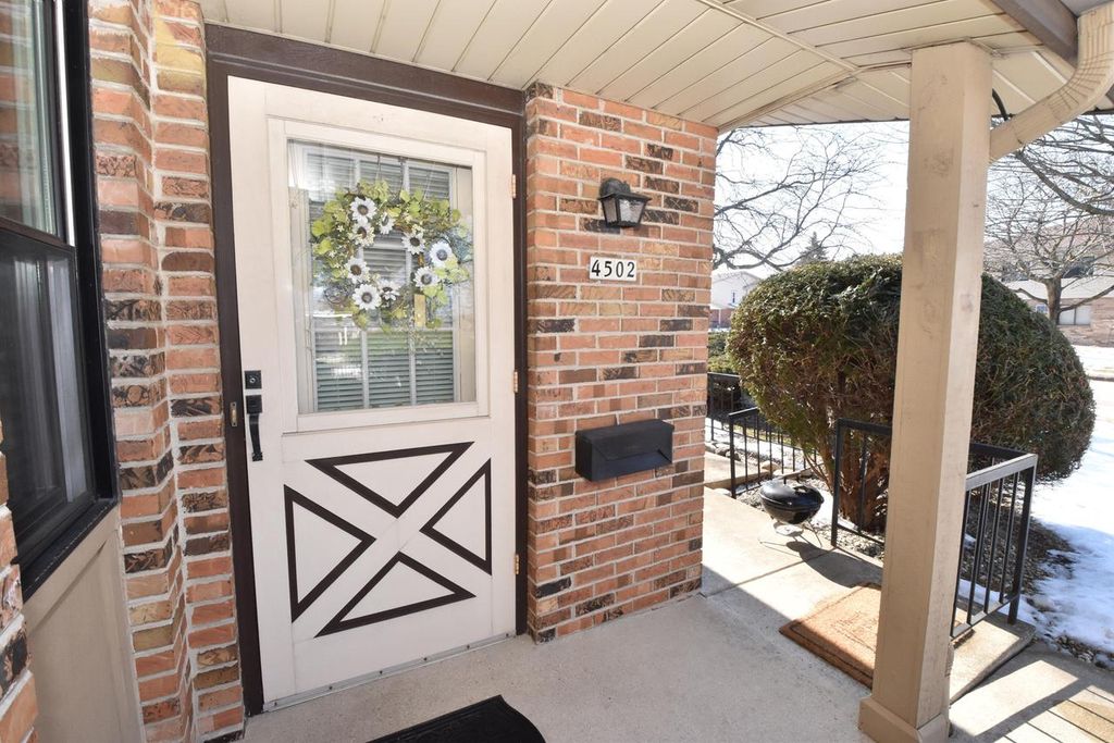 Photo of 4502 S Greenridge CIRCLE, Greenfield, WI 53220 (MLS # 1950502)