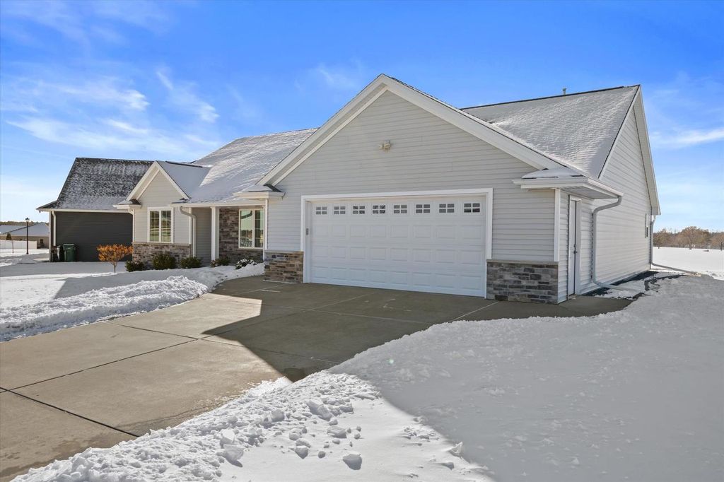 Photo of 1735 Red Oak STREET, Green Bay, WI 54313 (MLS # 50320038)