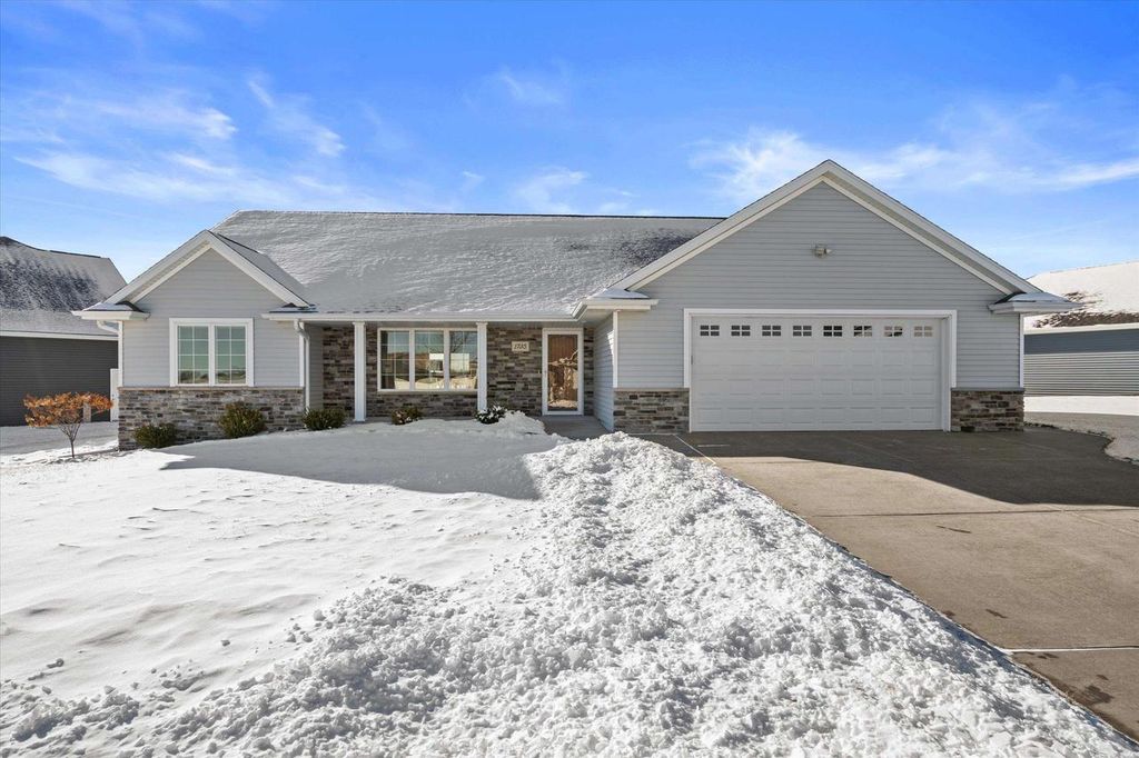 Photo of 1735 Red Oak STREET, Green Bay, WI 54313 (MLS # 50320038)