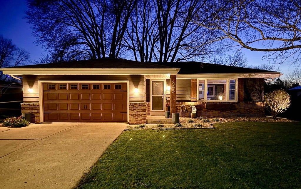 Photo of 345 Beechwood DRIVE, Janesville, WI 53548 (MLS # 2028255)