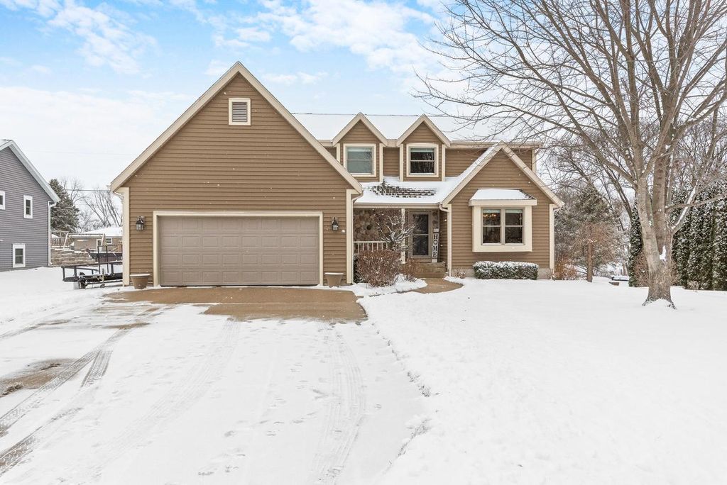 Photo of W1072 Hilltop ROAD, Rubicon, WI 53078 (MLS # 1947730)