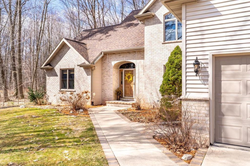 Photo of 1825 Pine Tree COURT, Luxemburg, WI 54217 (MLS # 50323475)