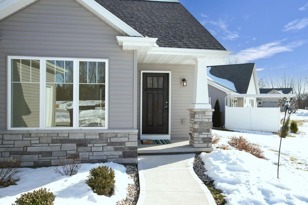 Photo of 5010 W Woods Creek LANE, Appleton, WI 54913 (MLS # 50319447)