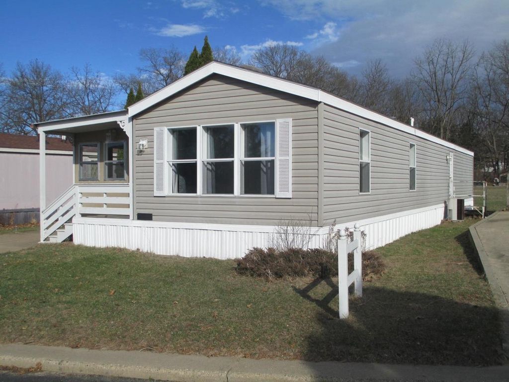 Photo of 29005 Pinecrest CIRCLE, Lone Rock, WI 53556 (MLS # 2019015)