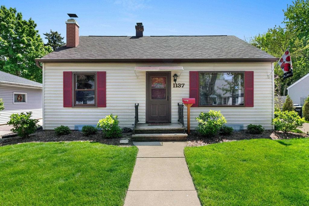 Photo of 1137 E Jardin STREET, Appleton, WI 54911 (MLS # 50326067)