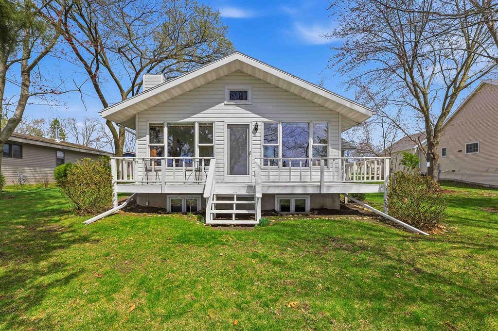 Photo of W3403 Orchard AVENUE, Green Lake, WI 54941 (MLS # 2021182)