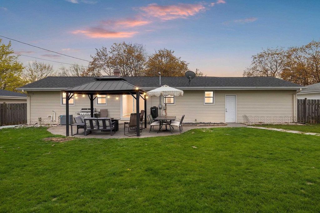 Photo of 980 Mancel LANE, Green Bay, WI 54304 (MLS # 50325058)