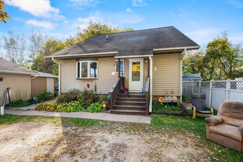 Photo of W10862 County Rd Ww, New London, WI 54961 (MLS # 50334312)