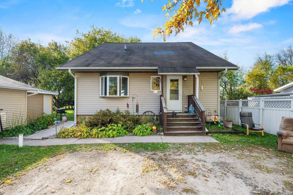 Photo of W10862 County Rd Ww, New London, WI 54961 (MLS # 50334312)