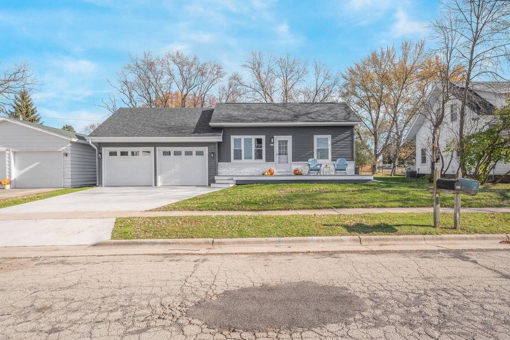Photo of 303 S 1st AVENUE, Winneconne, WI 54986 (MLS # 50318221)