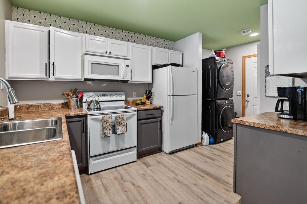 Photo of 218 S Musket Ridge DRIVE #6, Sun Prairie, WI 53590 (MLS # 2020087)