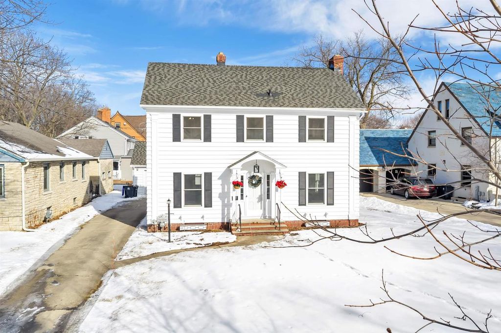 Photo of 1306 E Forest AVENUE, Neenah, WI 54956 (MLS # 50321141)