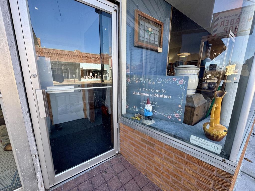 Photo of 3213 Washington AVENUE, Racine, WI 53405 (MLS # 1946564)