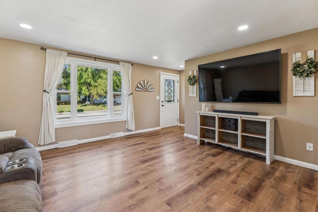 Photo of W2075 Vans COURT, Freedom, WI 54130 (MLS # 50316008)
